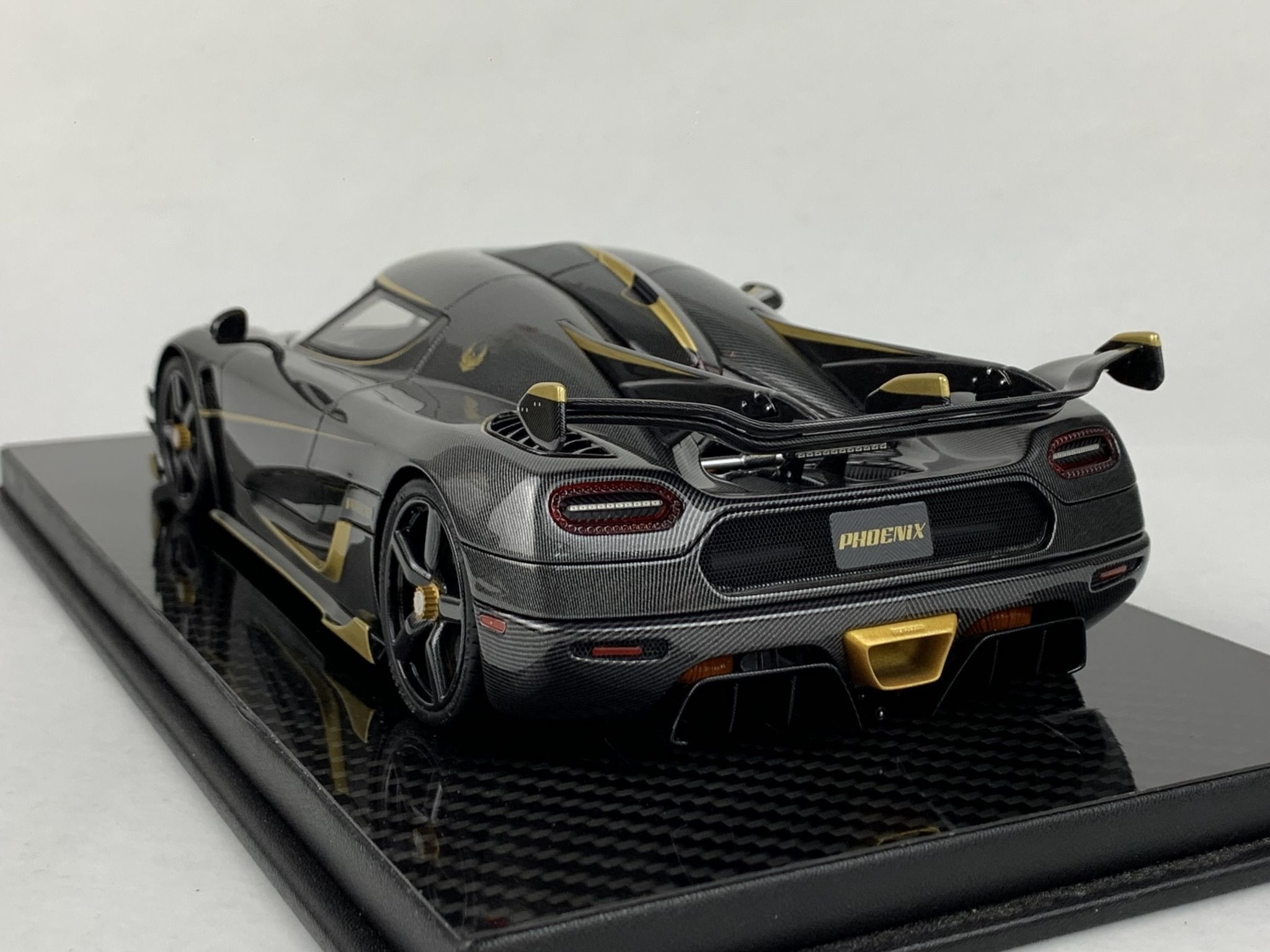1:18 Koenigsegg Agera RS Phoenix Carbon FrontiArt