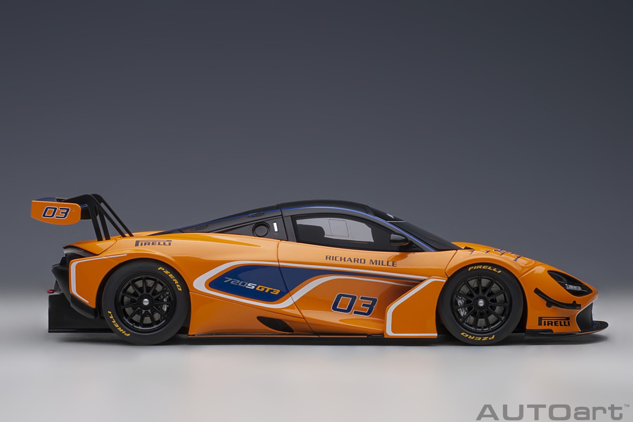 1:18 McLaren 720S GT3 Presentation - Orange Autoart