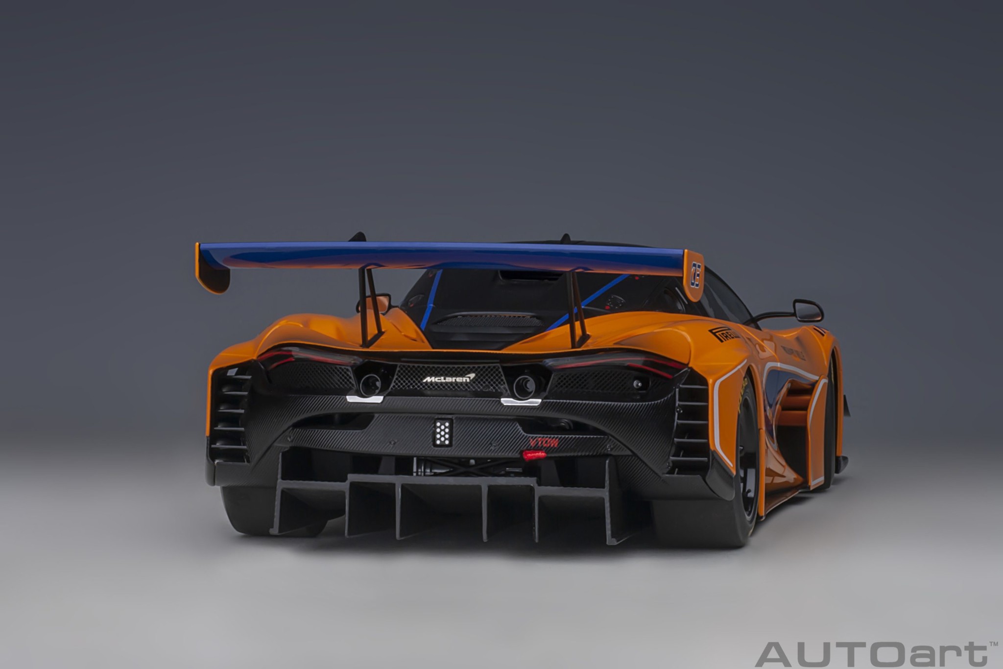 1:18 McLaren 720S GT3 Presentation - Orange Autoart