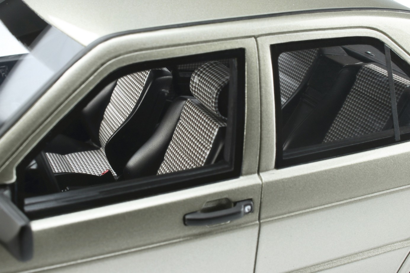 1:18 Mercedes-Benz W201 190E 2.5 16S Silver OttoMobile