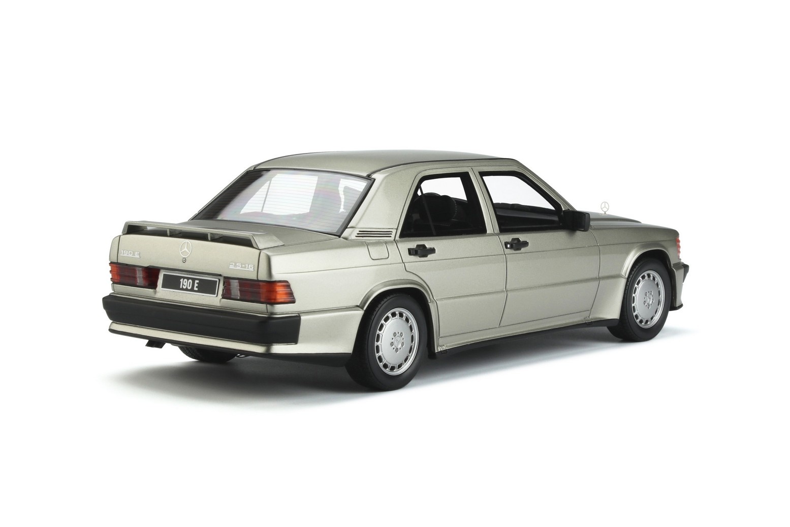 1:18 Mercedes-Benz W201 190E 2.5 16S Silver OttoMobile