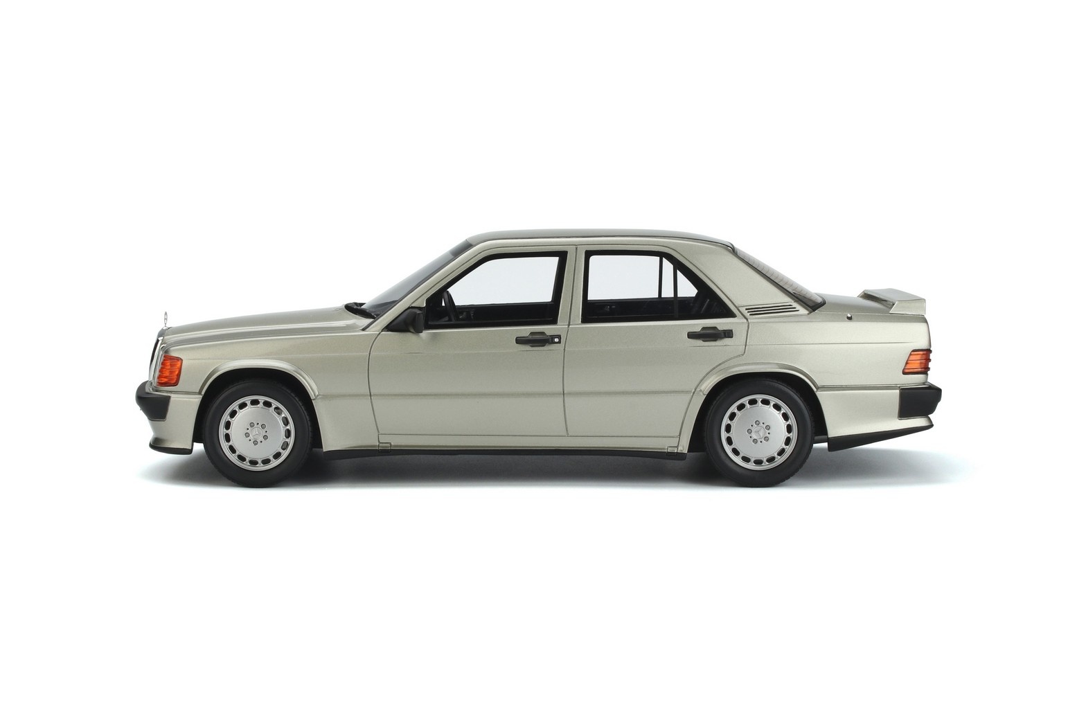 1:18 Mercedes-Benz W201 190E 2.5 16S Silver OttoMobile