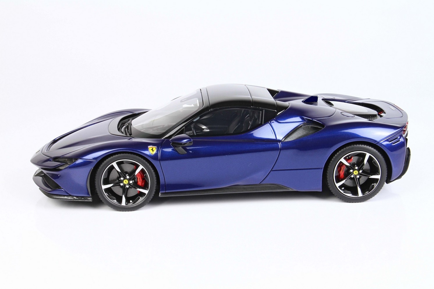 1:18 Ferrari SF90 Stradale Spider Roof Closed 'Blu Elettrico Metallic' BBR