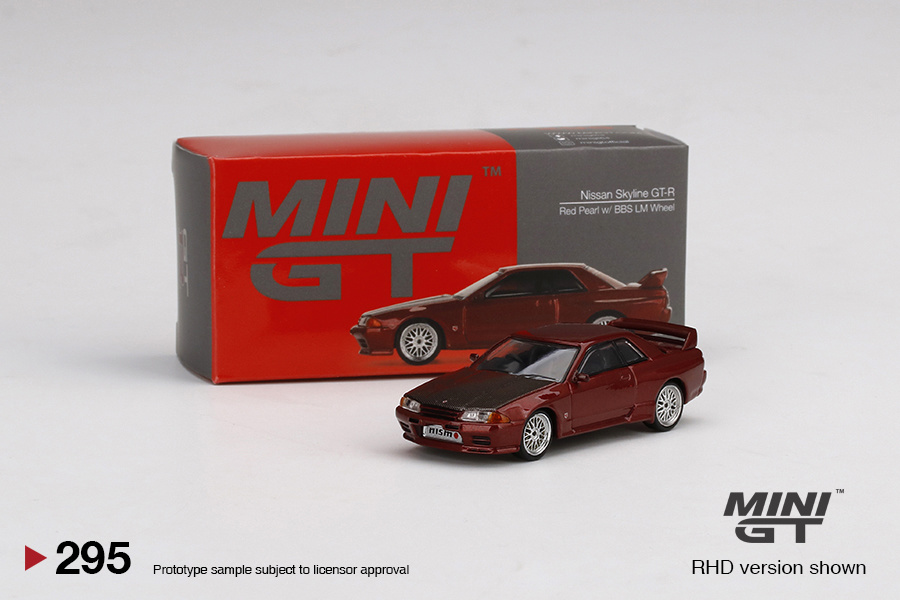 1:64 Nissan Skyline GT-R R32 BBS LM Wheels RHD MiniGT