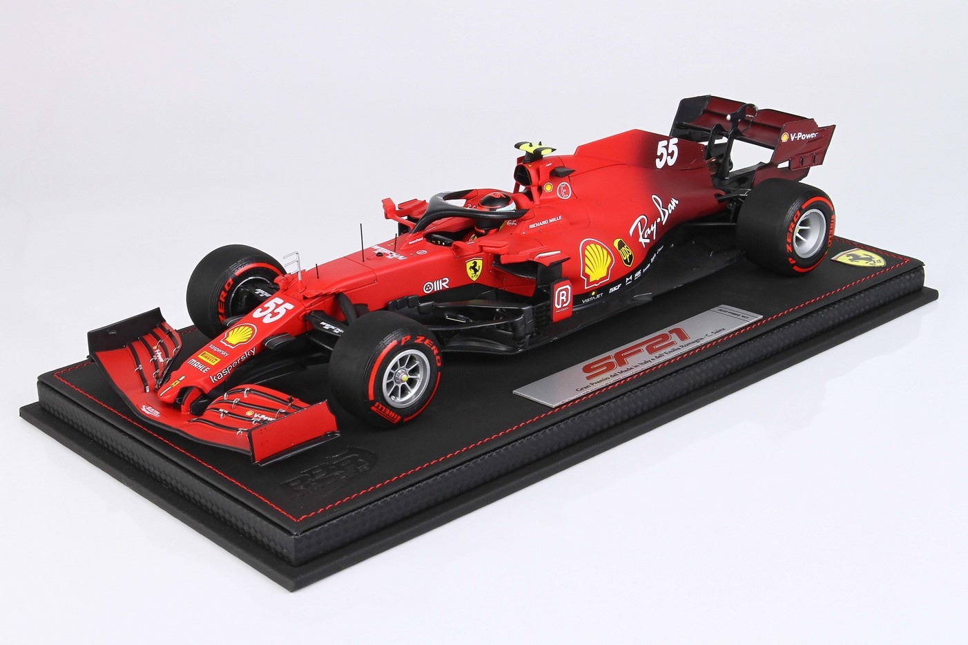 Schaalmodel 1:18 Ferrari SF21 GP Imola 2021 #55 Carlos Sainz Red Tyres