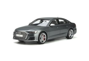 1:18 Audi S8