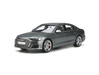 1:18 Audi S8