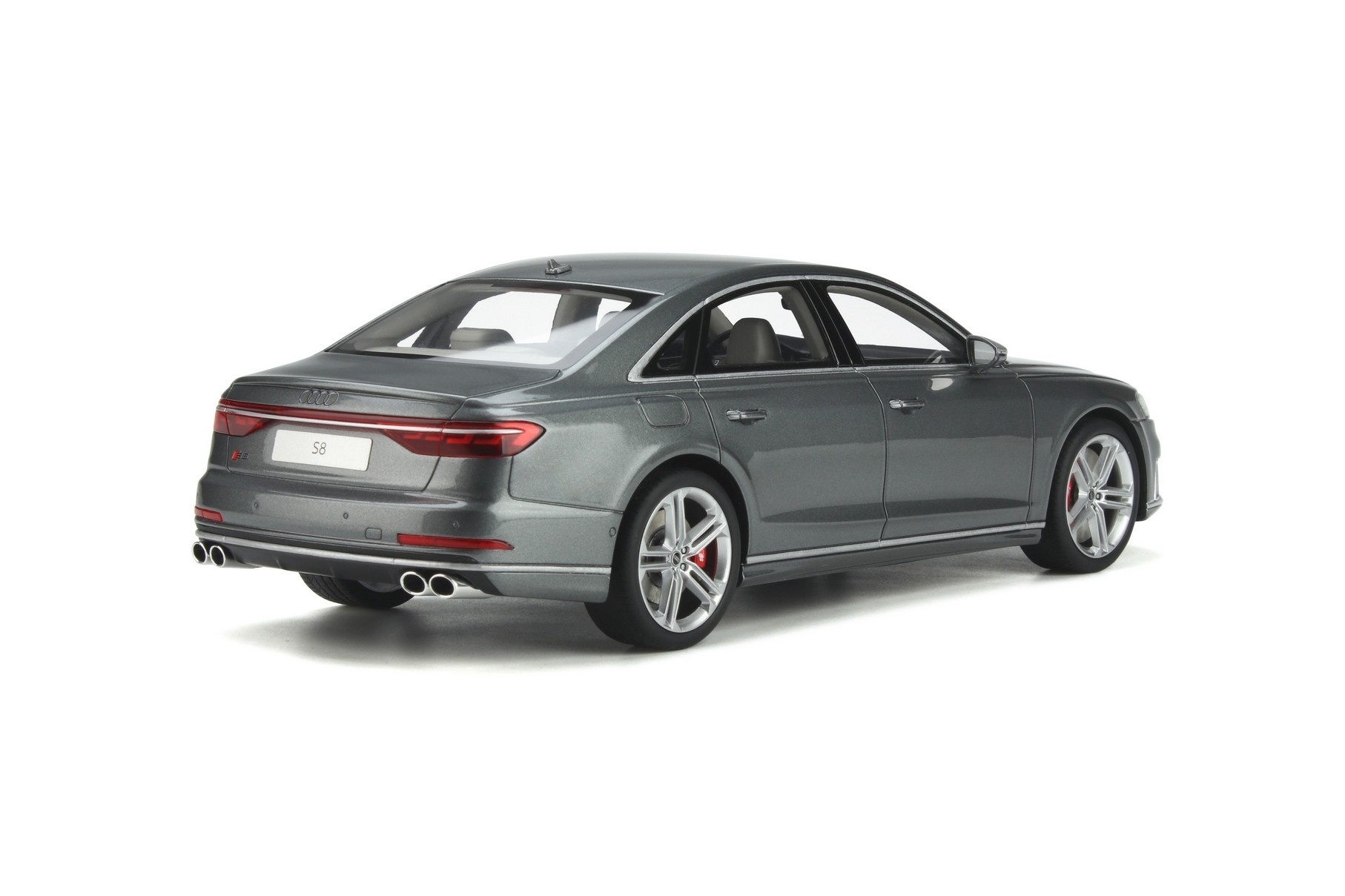 Scalemodel 1:18 Audi S8 - Daytona Grey GT Spirit