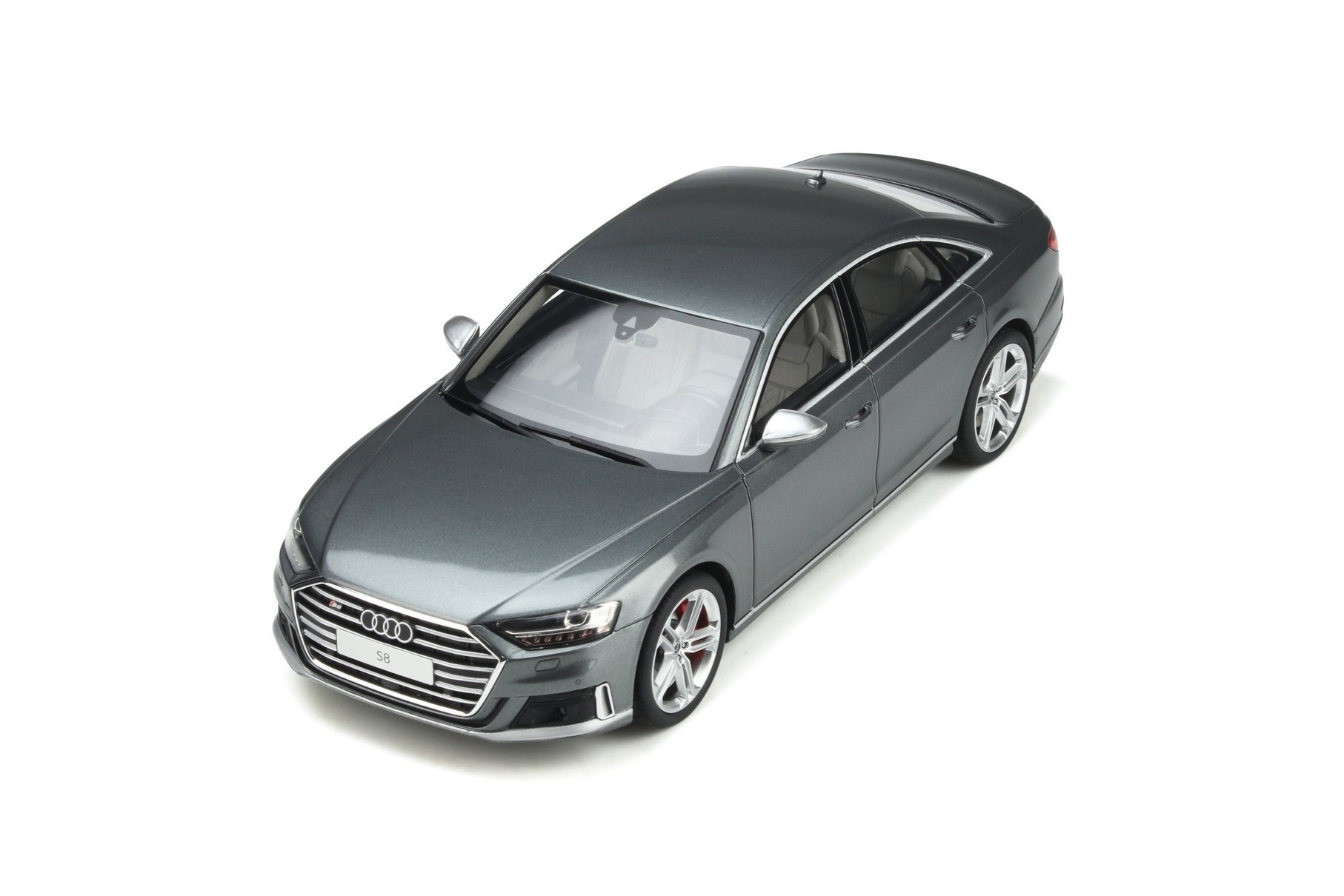 Scalemodel 1:18 Audi S8 - Daytona Grey GT Spirit