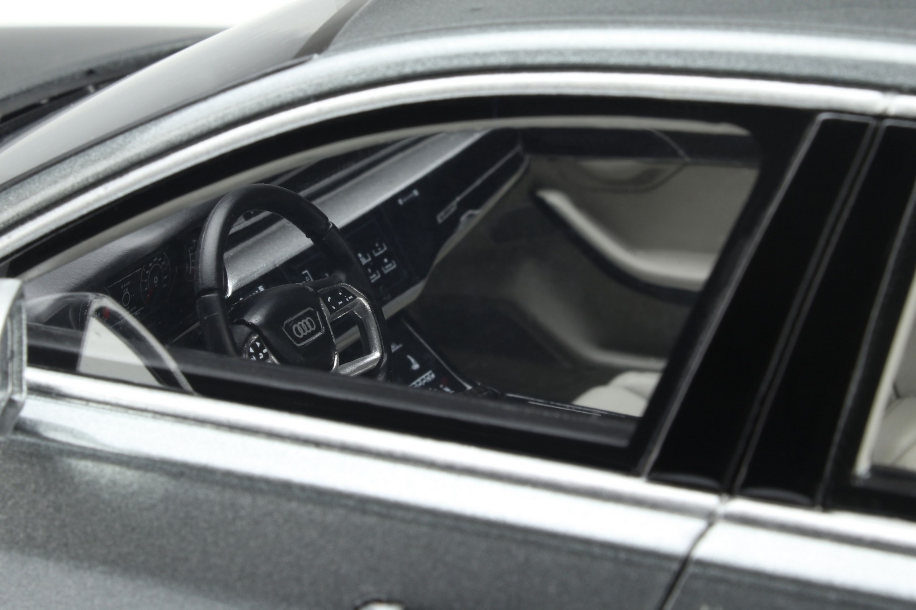 Schaalmodel 1:18 Audi S8 - Daytona Grey GT Spirit