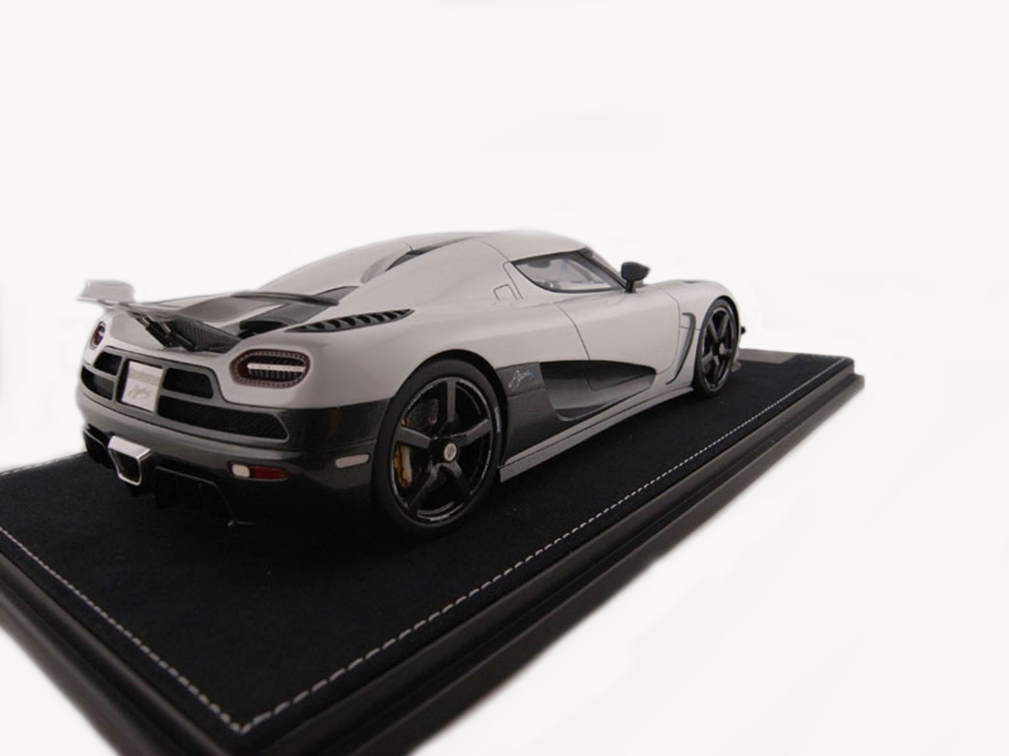 Scalemodel 1:18 Koenigsegg Agera S White FrontiArt