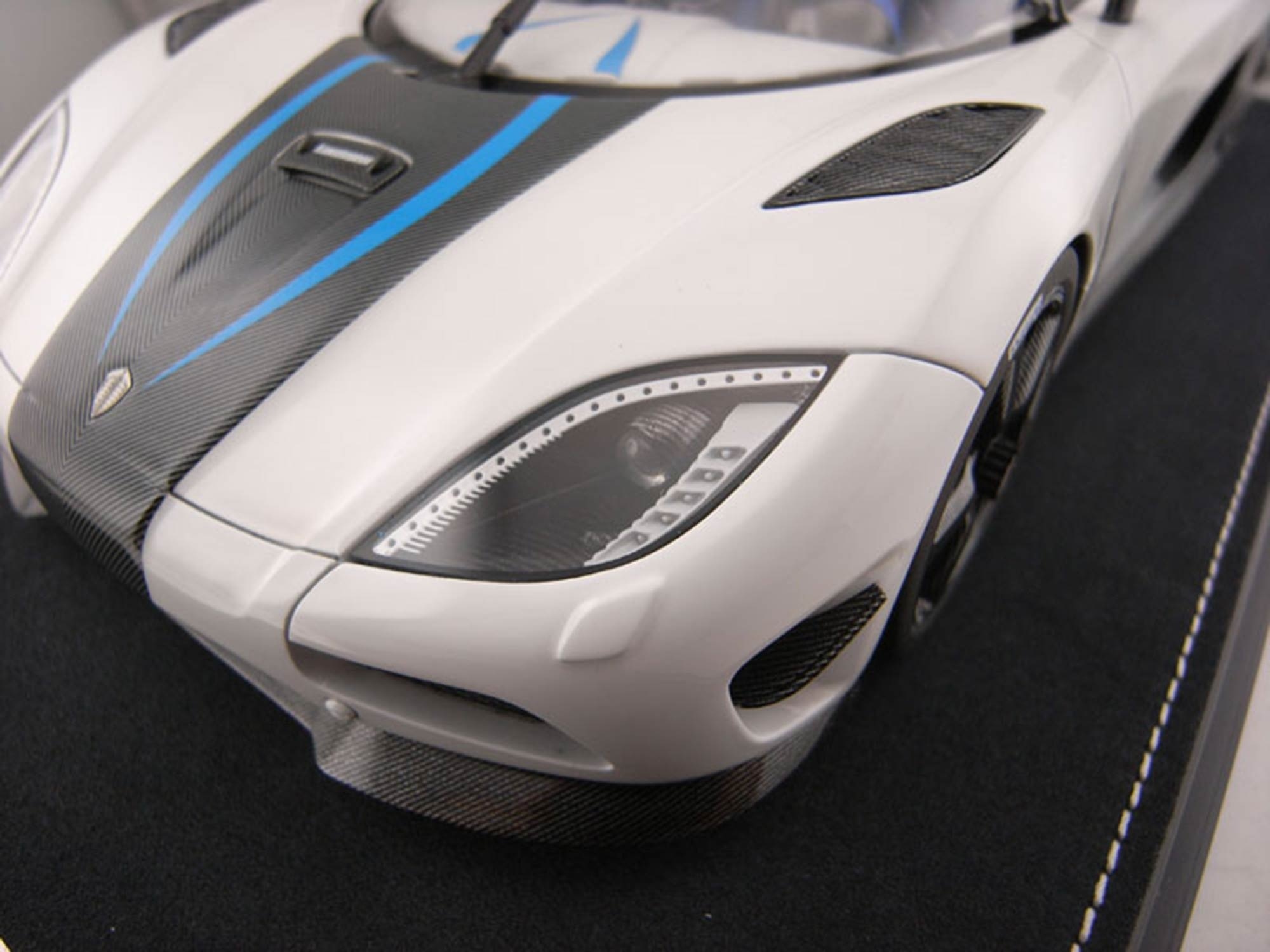 Scalemodel 1:18 Koenigsegg Agera S White FrontiArt