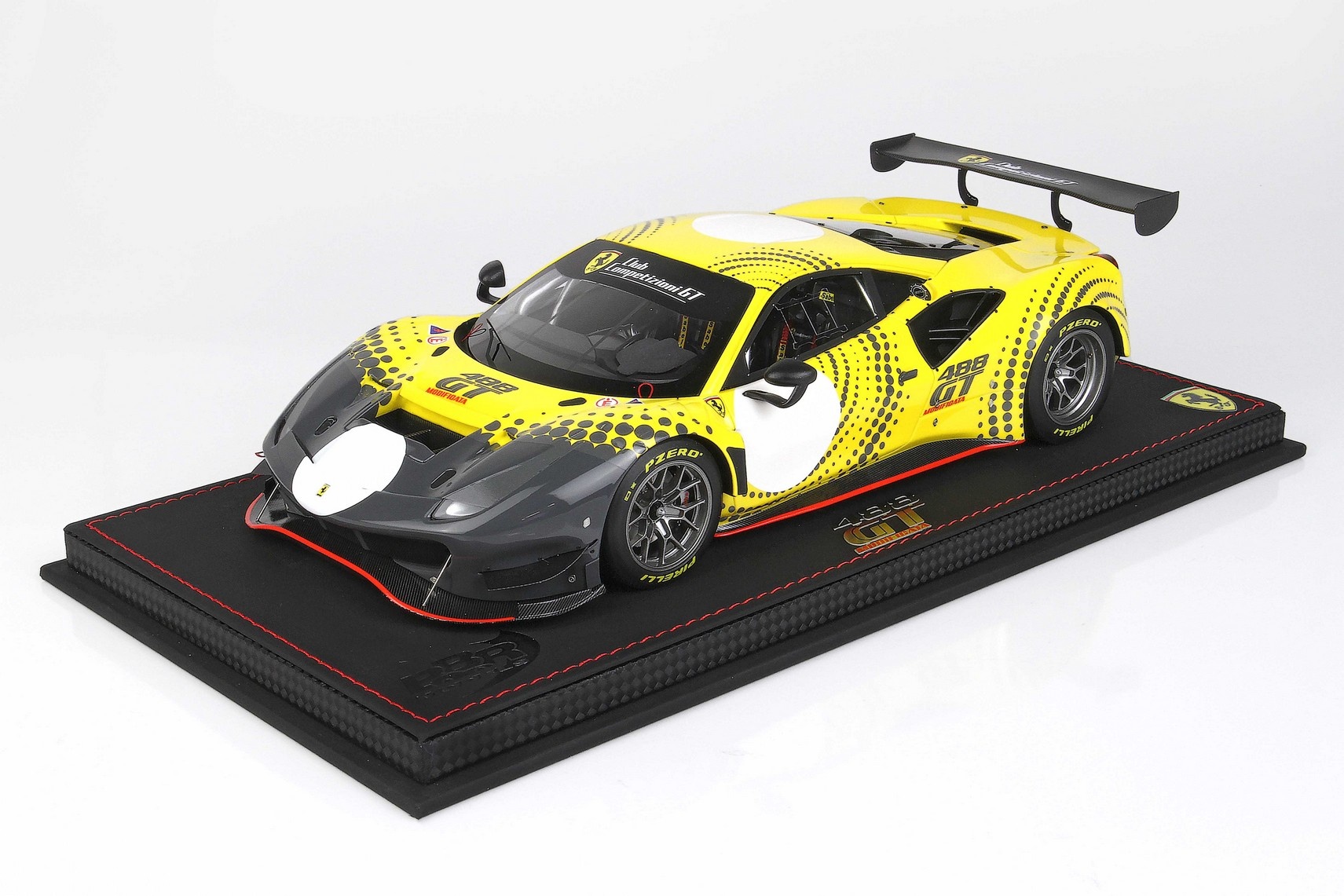 1:18 Ferrari 488 Modificata Presentation Black / Yellow BBR