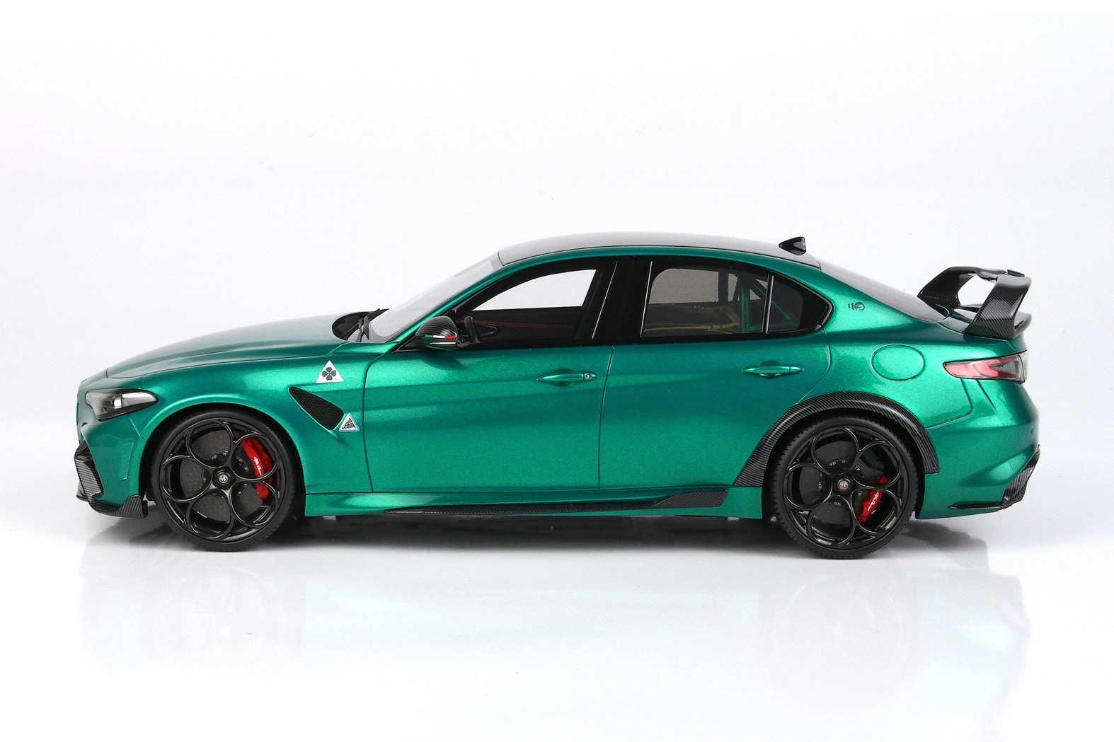 1:18 Alfa Romeo Giulia GTAM - Verde Montreal & Red Brakes BBR