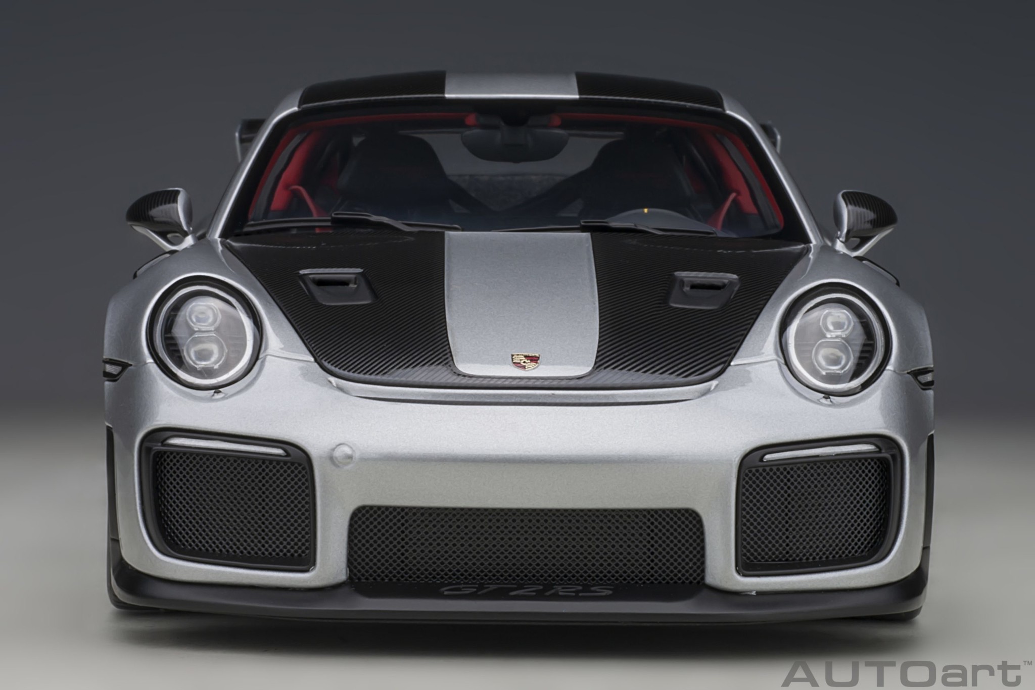 1:18 Porsche 911 GT2 RS - Weissach Package - GT Silver AutoArt