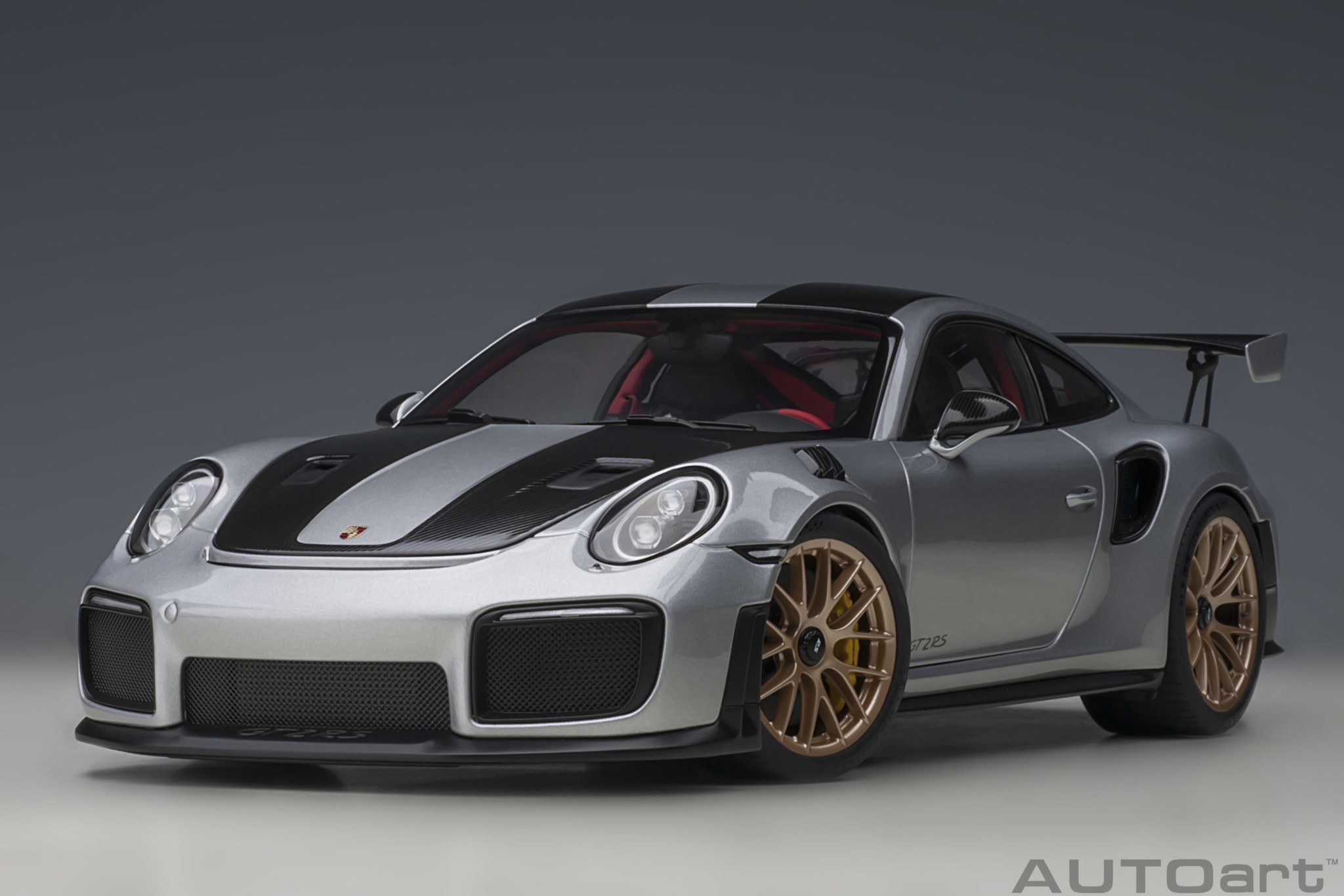1:18 Porsche 911 GT2 RS - Weissach Package - GT Silver AutoArt