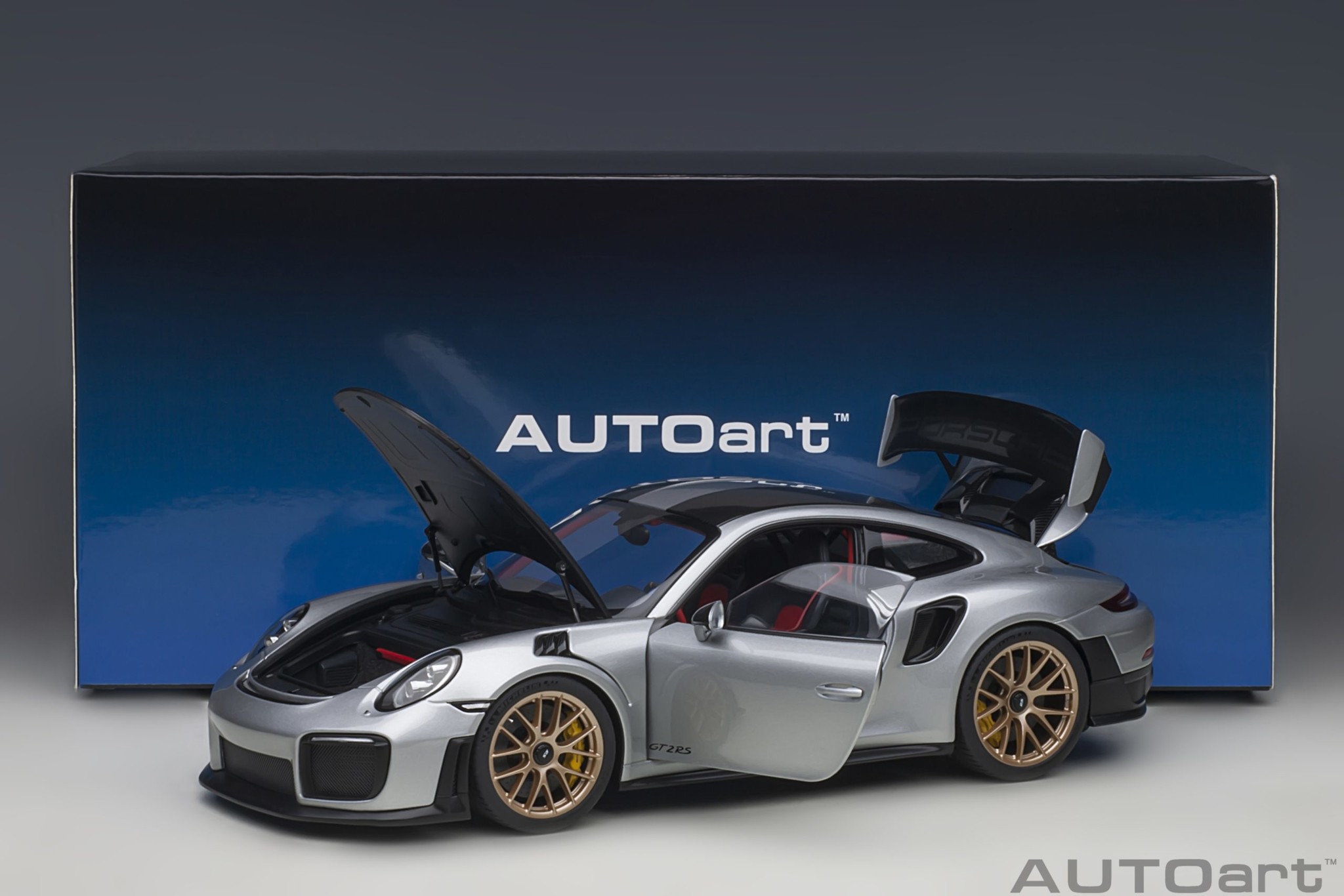 1:18 Porsche 911 GT2 RS - Weissach Package - GT Silver AutoArt