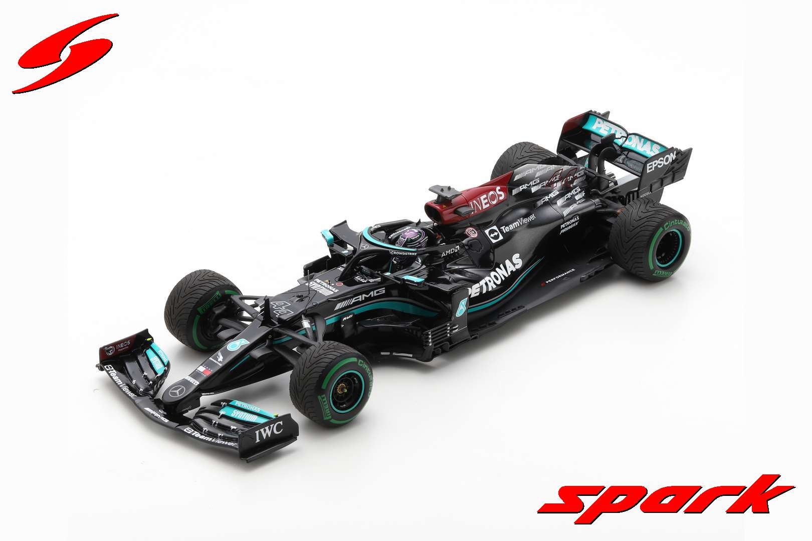 1:18 Mercedes-AMG Petronas Formula 1 Team W12 #44 Lewis Hamilton with pitboard 'Winner Russian GP 2021'  Spark