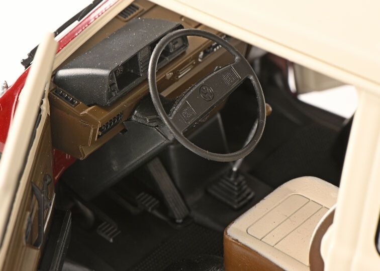 1:18 Volkswagen T3a rot / beige Schuco