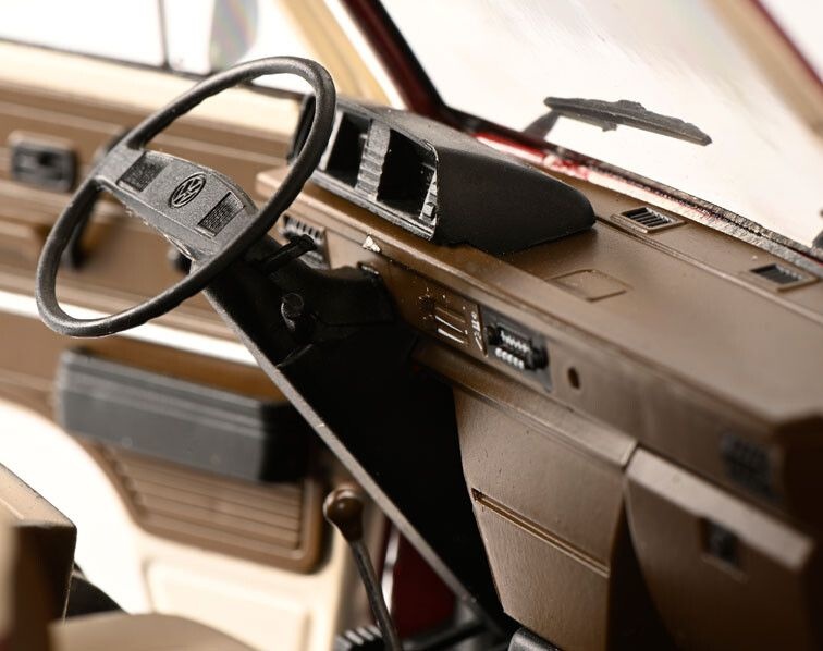 1:18 Volkswagen T3a rot / beige Schuco