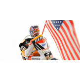 1:12 Honda RC211V #69 Nicky Hayden with Figurine and Flag MotoGP 2006