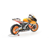 1:12 Honda RC211V #69 Nicky Hayden with Figurine and Flag MotoGP 2006