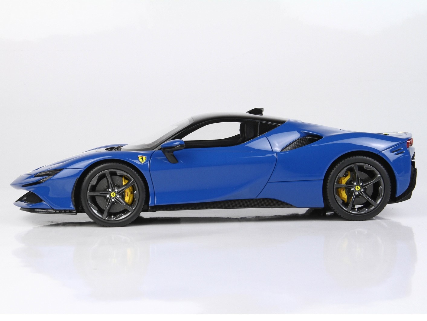 1:18 Ferrari SF90 Stradale Azzurro Dino BBR