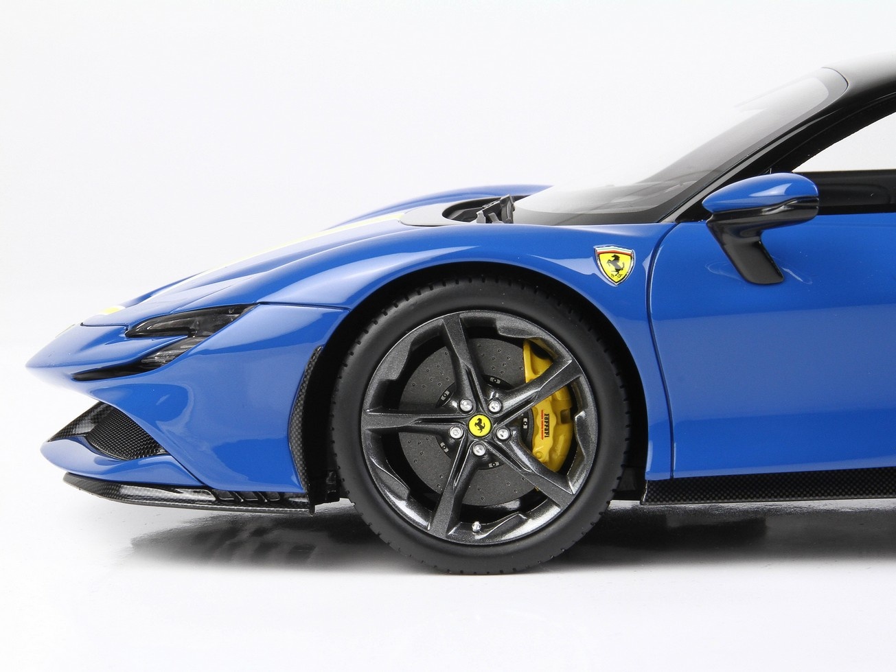 1:18 Ferrari SF90 Stradale Azzurro Dino BBR