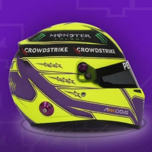 Helmet 1:2 Lewis Hamilton Mercedes-AMG Petronas Motorsport F1 Team 2022
