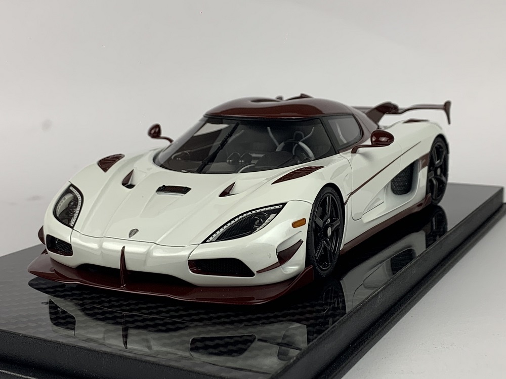 Schaalmodel 1:18 Koenigsegg Agera RS White & Red Carbon FrontiArt