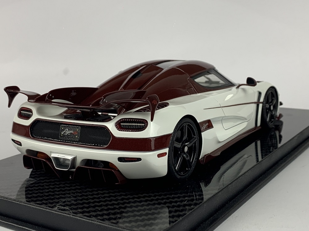 Schaalmodel 1:18 Koenigsegg Agera RS White & Red Carbon FrontiArt
