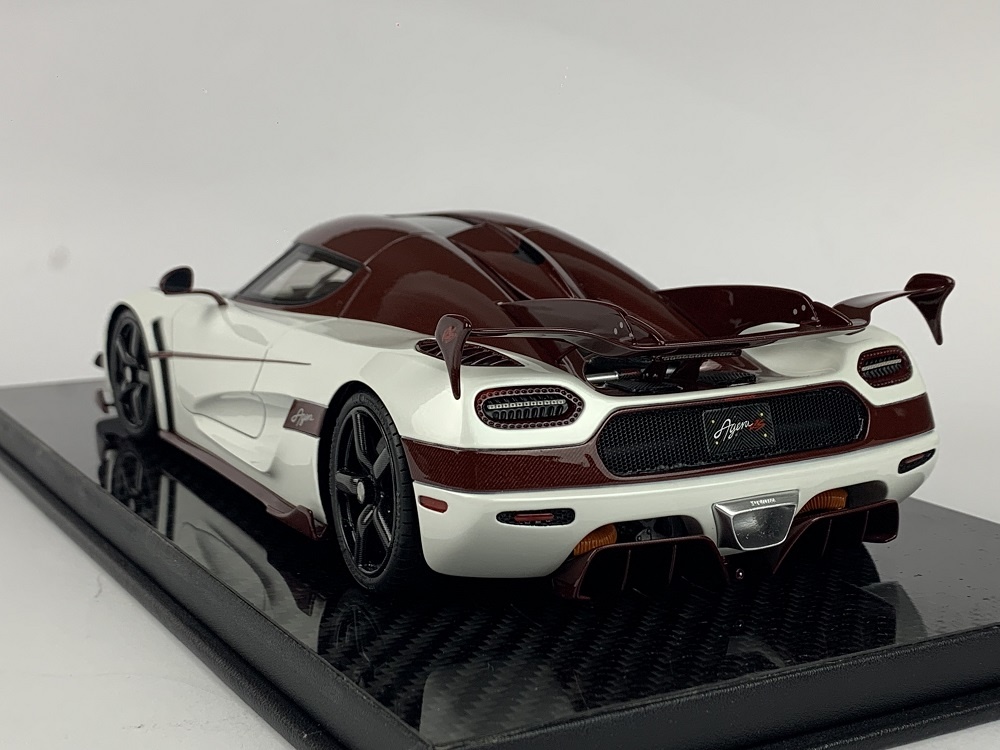 Schaalmodel 1:18 Koenigsegg Agera RS White & Red Carbon FrontiArt