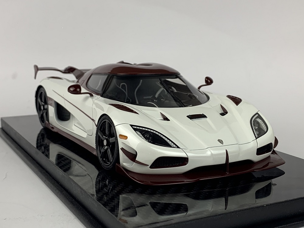 Schaalmodel 1:18 Koenigsegg Agera RS White & Red Carbon FrontiArt
