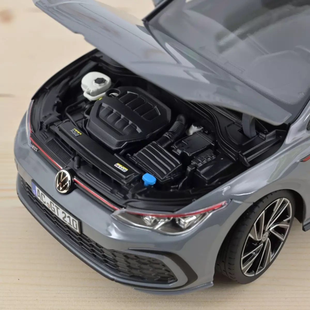 1:18 Volkswagen Golf 8 GTI 2020