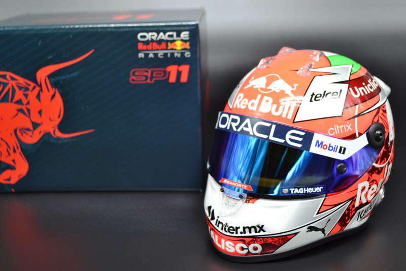 1:2 Helm Sergio Perez Red Bull Honda Österreich 2022