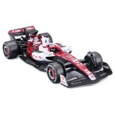 1:43 Alfa Romeo  F1 Team Orlen C42 Guanyu Zhou 2022 *Met figuur*