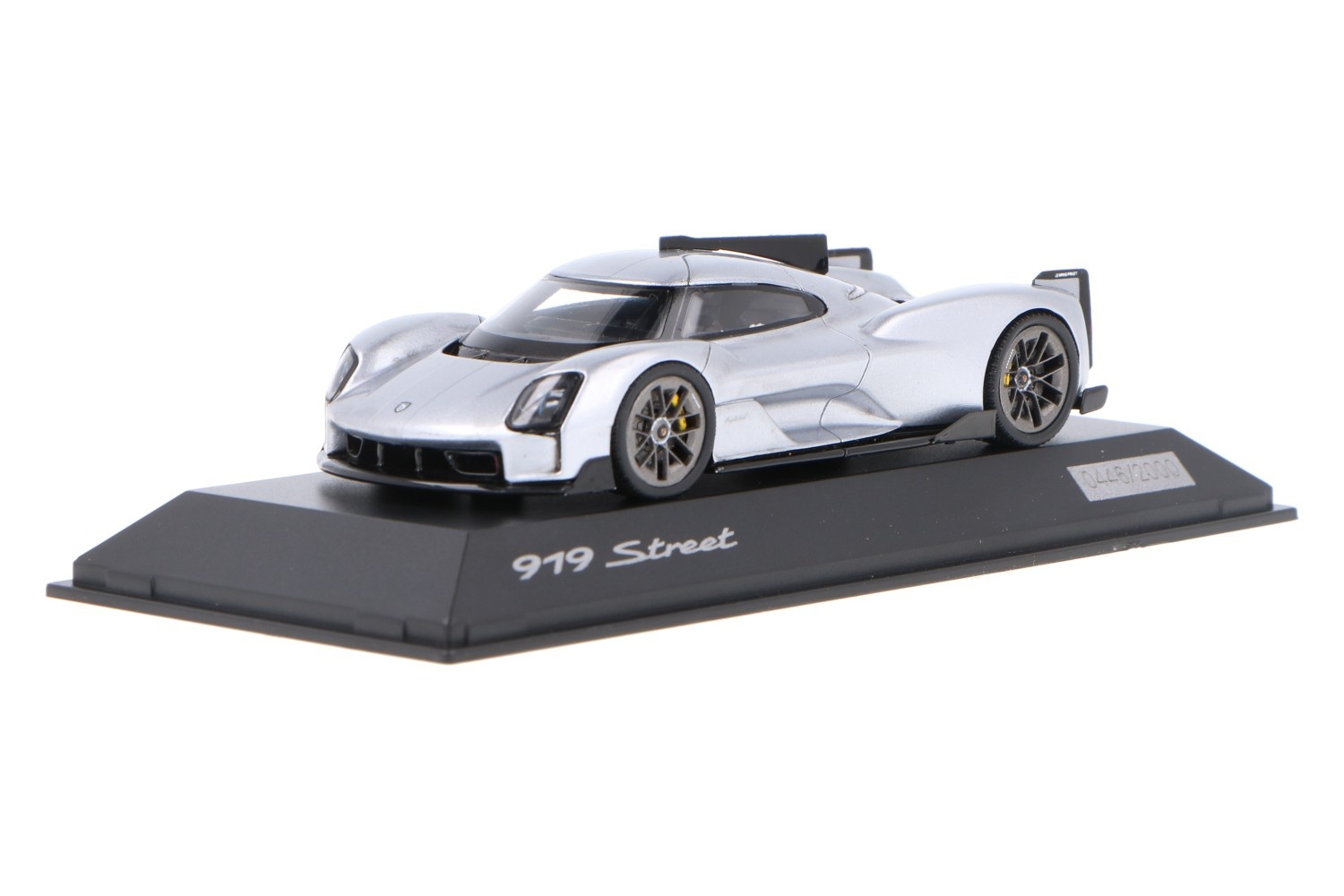 1:43 Porsche 919 Street Spark Dealer Model