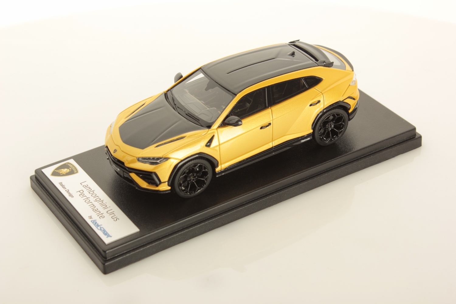 1:43 Lamborghini Urus Performante 'Giallo Inti'