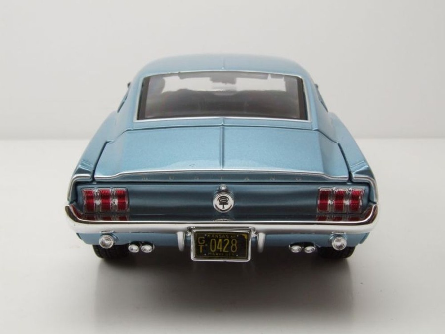 Ford Mustang GT Cobra 1968 in Blue/Black Scale 1:18 by Maisto