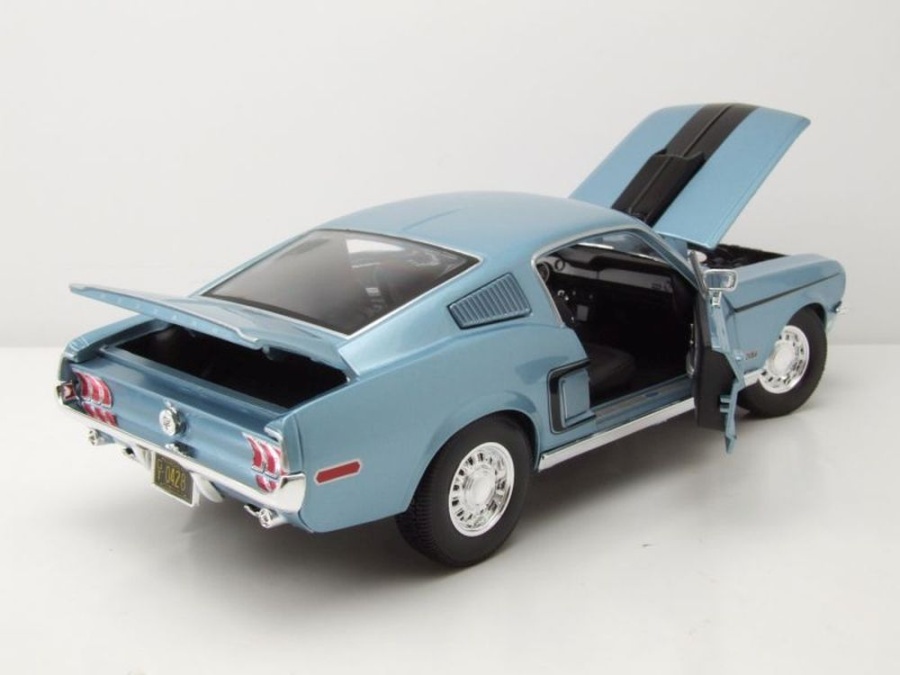 Ford Mustang GT Cobra 1968 in Blue/Black Scale 1:18 by Maisto