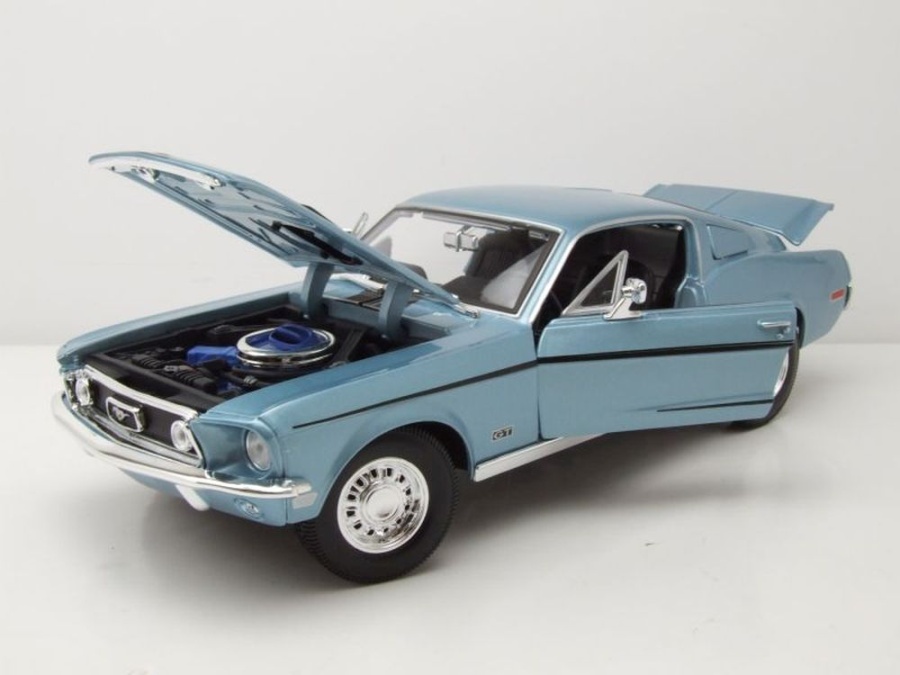 Ford Mustang GT Cobra 1968 in Blue/Black Scale 1:18 by Maisto