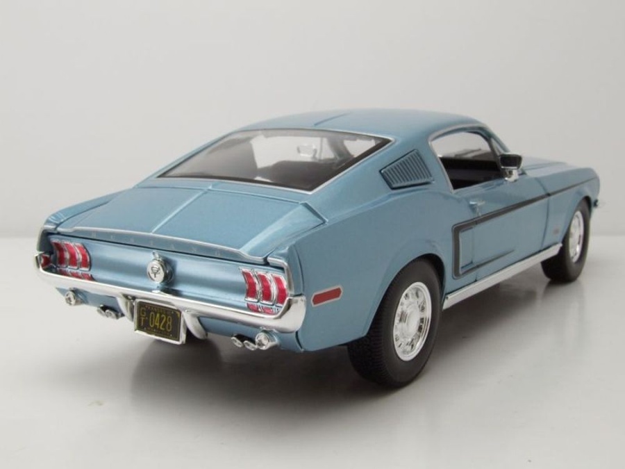 Ford Mustang GT Cobra 1968 in Blue/Black Scale 1:18 by Maisto