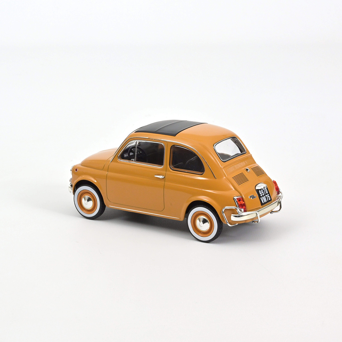 Fiat 500 L 1969 in Positano Geel Schaal 1:18 van Norev