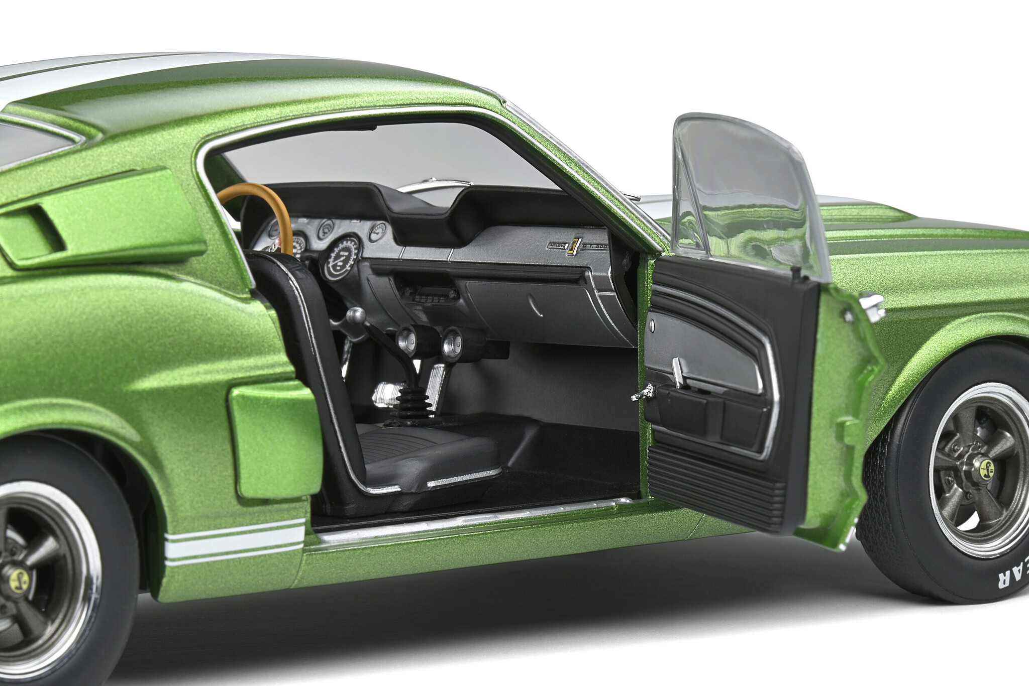 Shelby Mustang GT500 1967 Lime Groen met Witte Strepen Schaal 1:18 van Solido