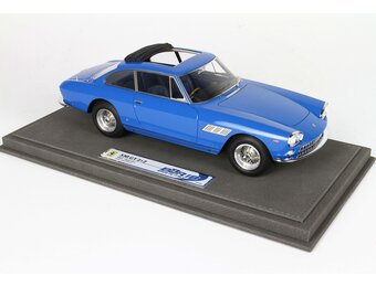 1:18 Ferrari 330 GT