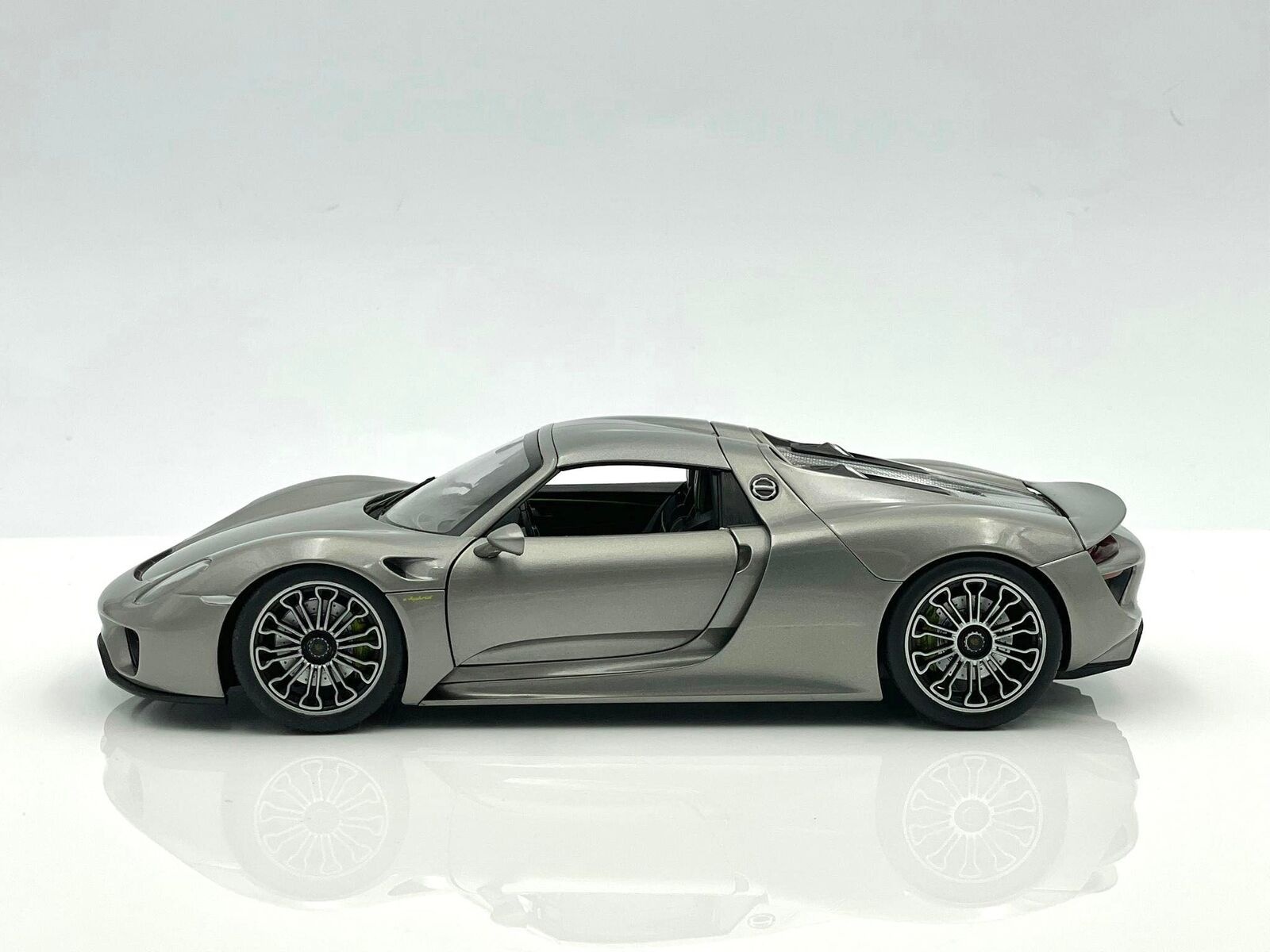 Welly 1:18 Porsche 918 Spyder Hard-Top Grijs Metalen
