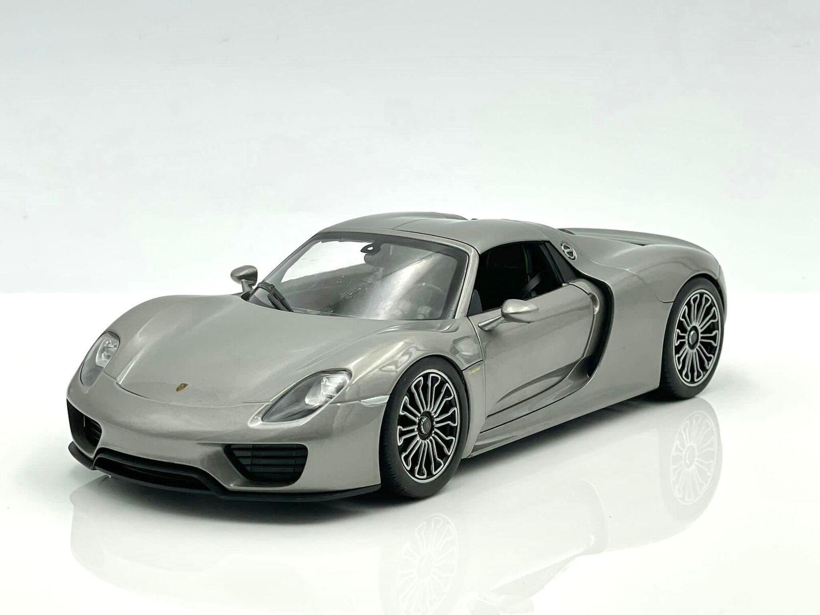 Welly 1:18 Porsche 918 Spyder Hard-Top Grau Metall