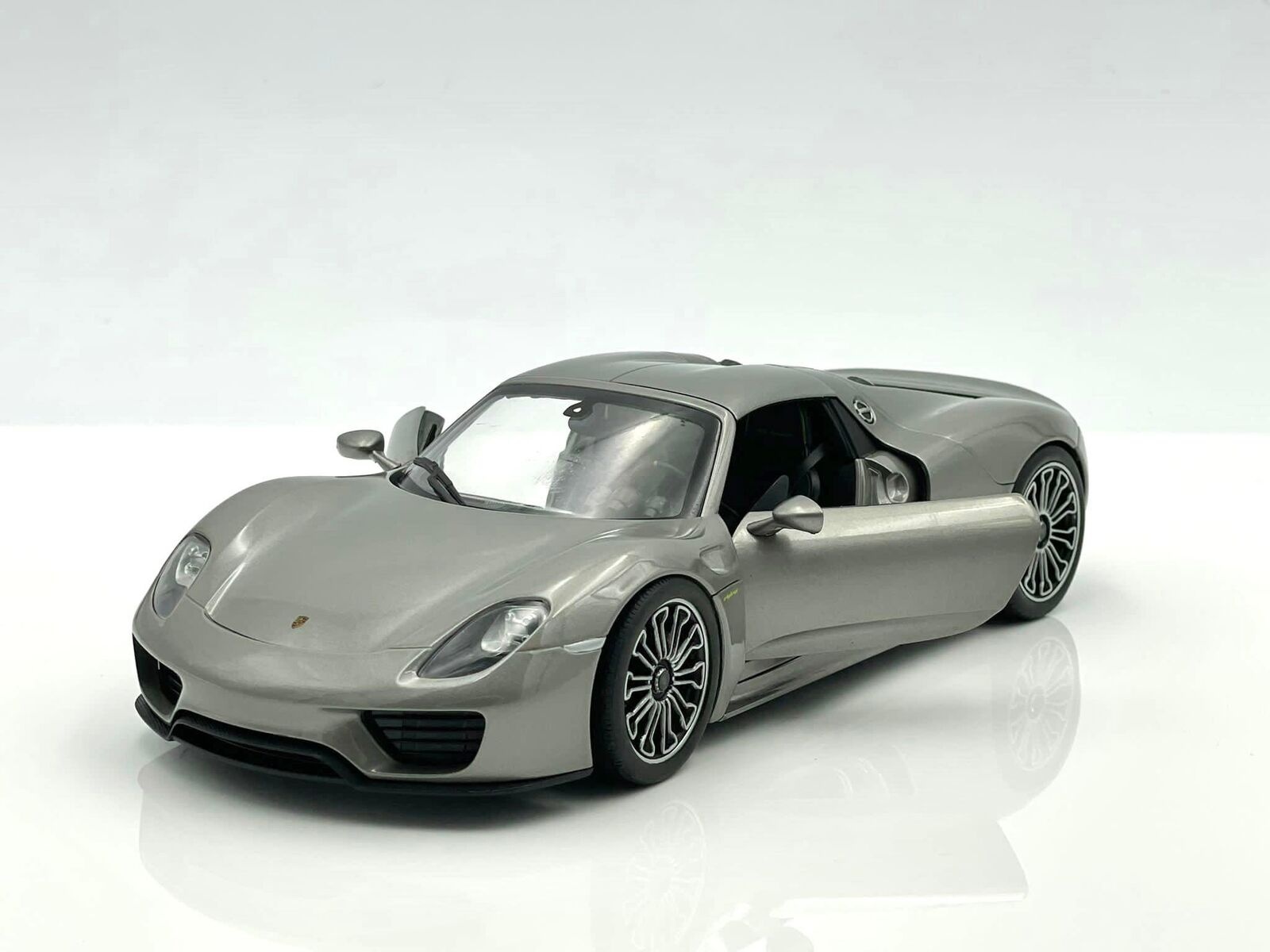 Welly 1:18 Porsche 918 Spyder Hard-Top Grey Metal