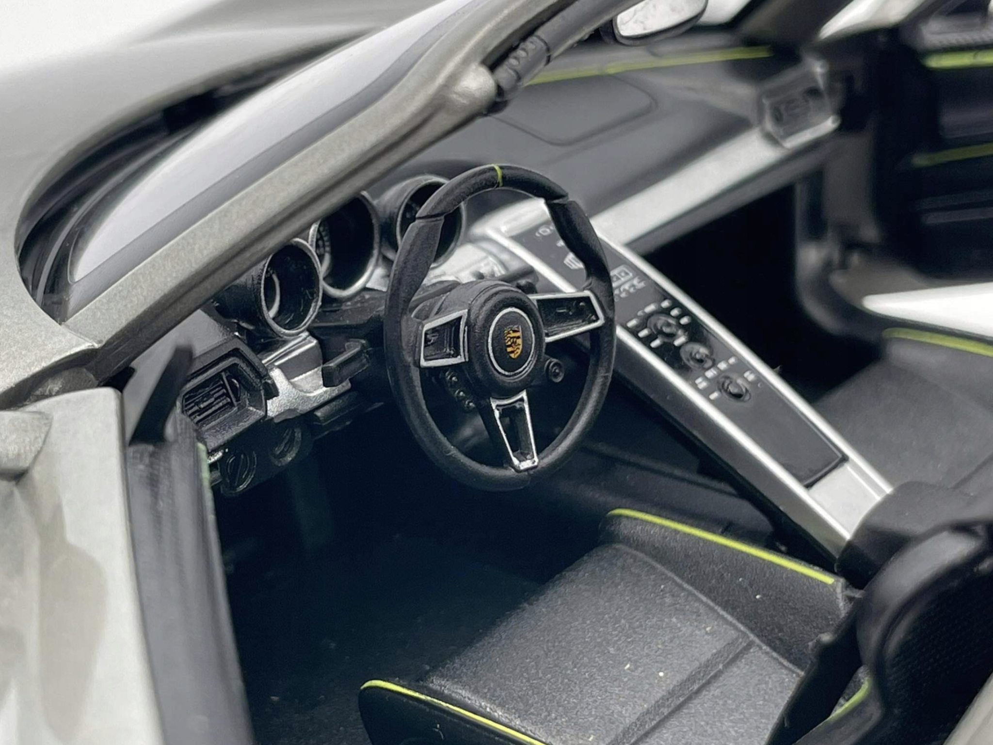 Porsche 918 Spyder Cabriolet Open Top Zilvergrijs