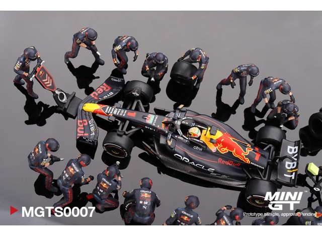 1:64 Oracle Red Bull Racing RB18, M. Verstappen 'Car + Pitcrew set'